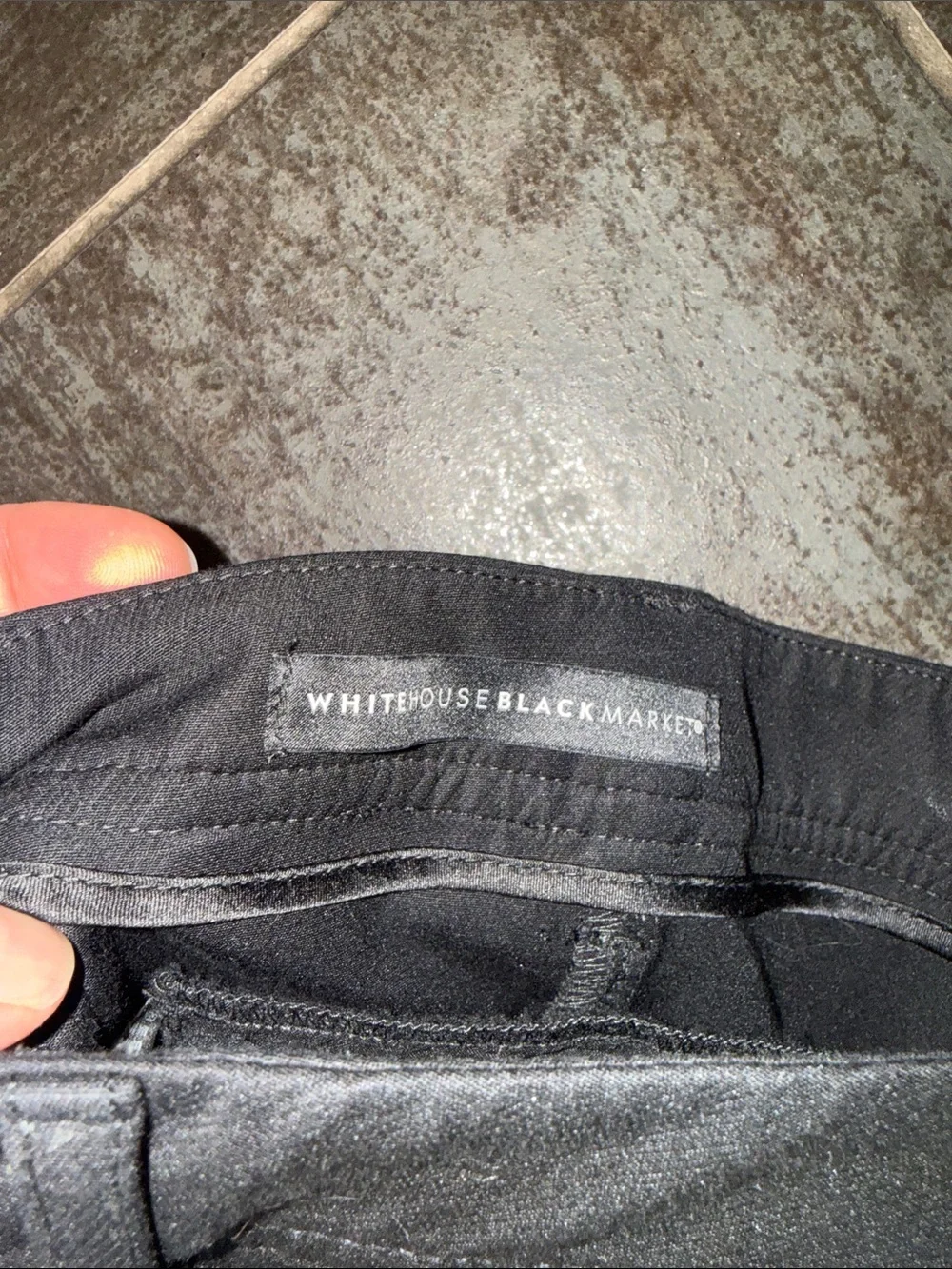 Women’s Black White House black market Cropped Utility Capris - Picture 4 of 4
